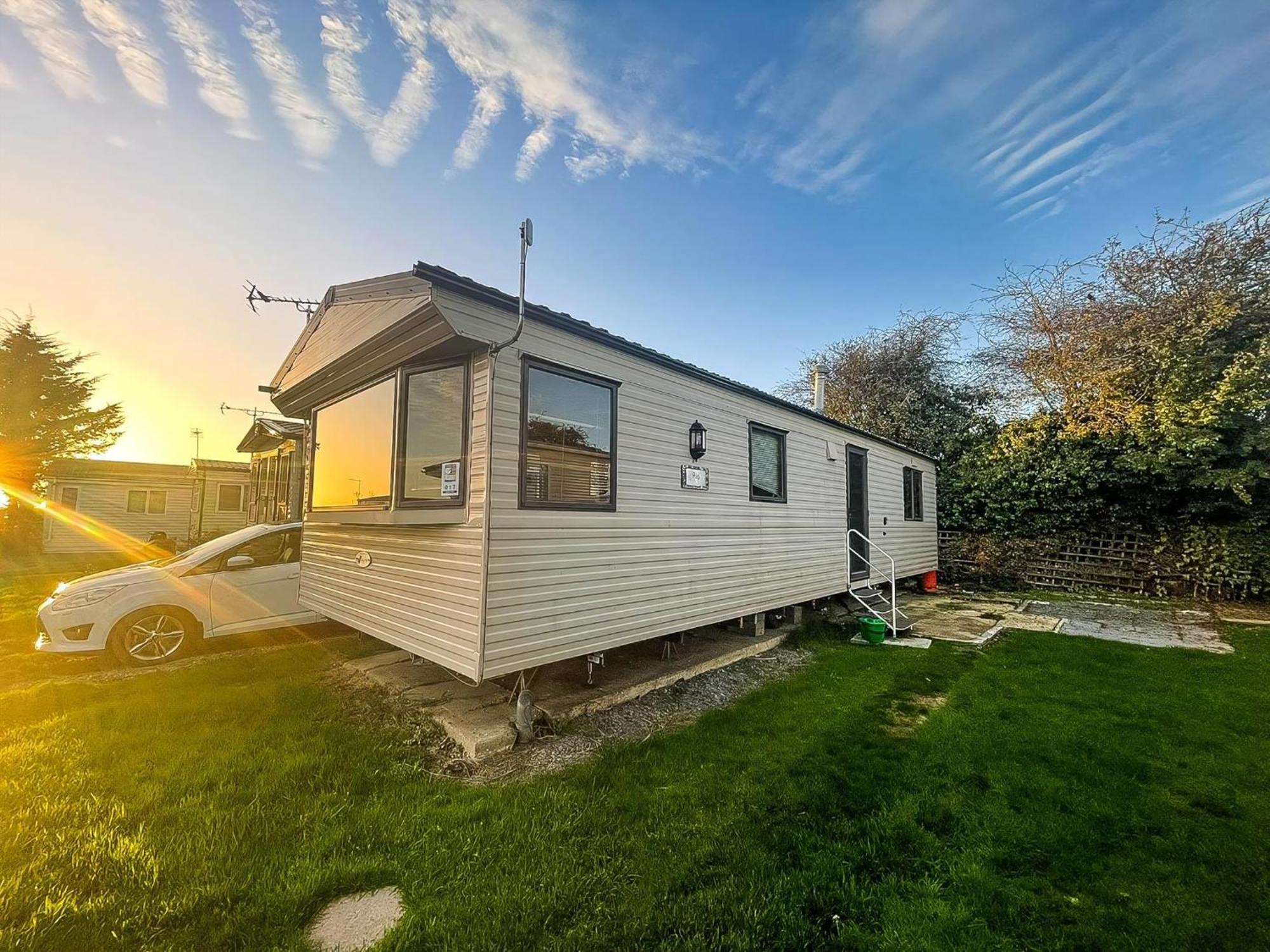 Homely 6 Berth Caravan At Steeple Bay In Essex Ref 36017D Southminster Esterno foto