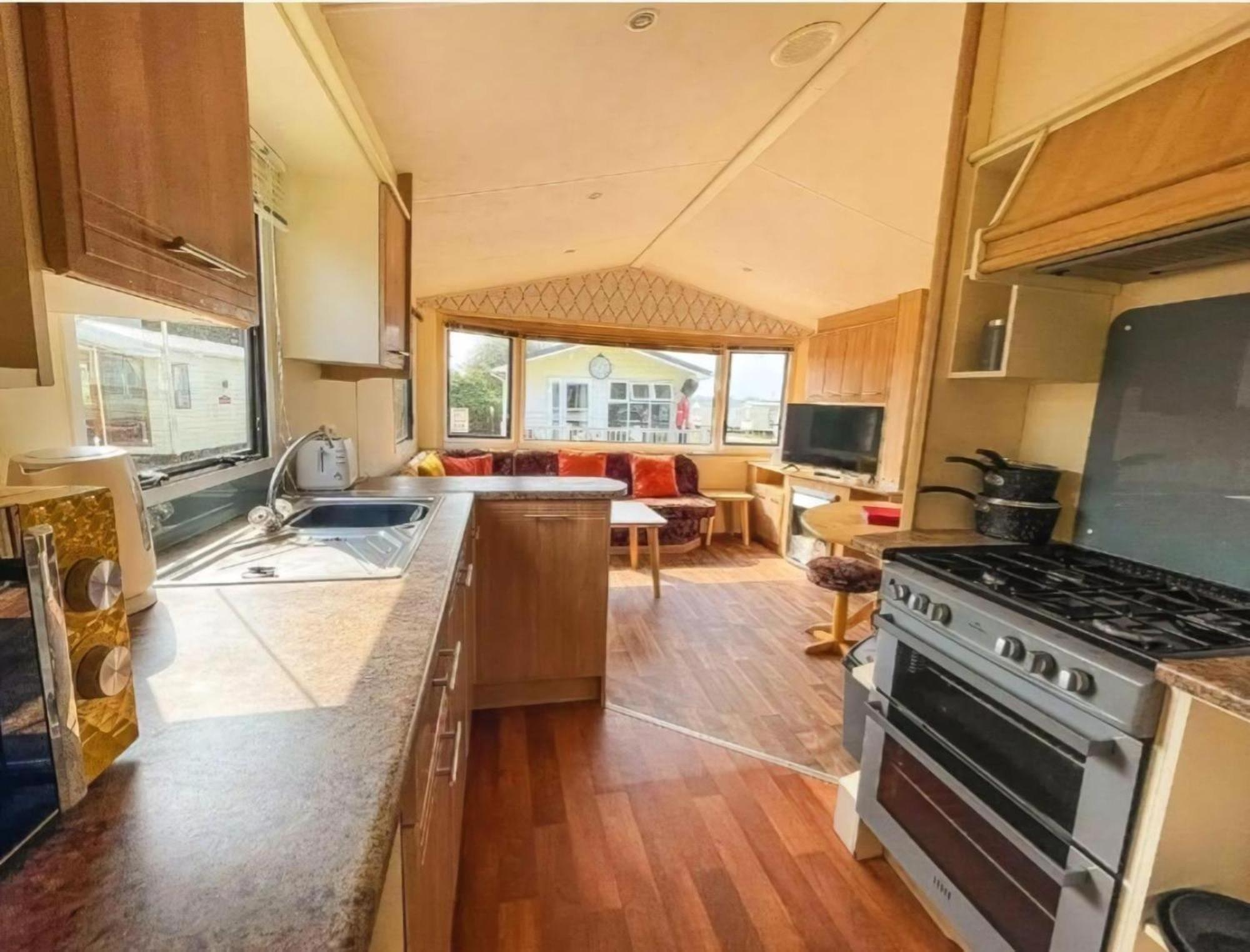 Homely 6 Berth Caravan At Steeple Bay In Essex Ref 36017D Southminster Esterno foto